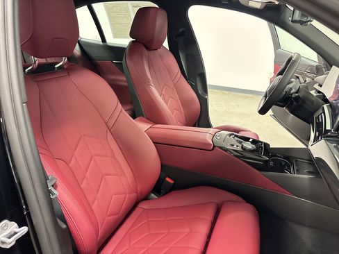 Certified 2025 BMW 530i image 30