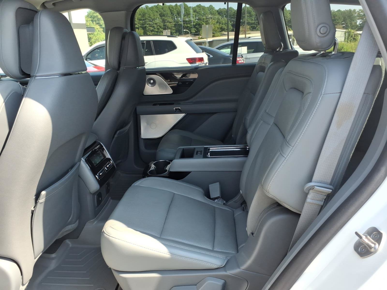 Used 2020 Lincoln Aviator Reserve w/ Equipment Group 202A AWD/4WD image 11