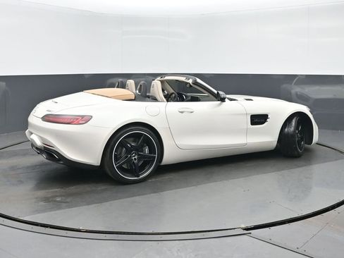 Used 2018 Mercedes-Benz AMG GT Roadster image 3