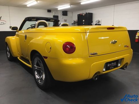 Used 2003 Chevrolet SSR w/ Preferred Equipment Group image 8
