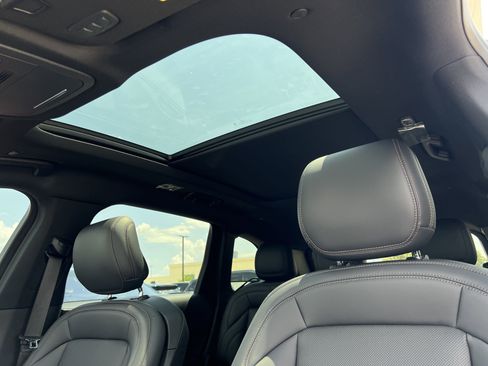 New 2025 Lincoln Nautilus Premier w/ Equipment Group 102A image 27