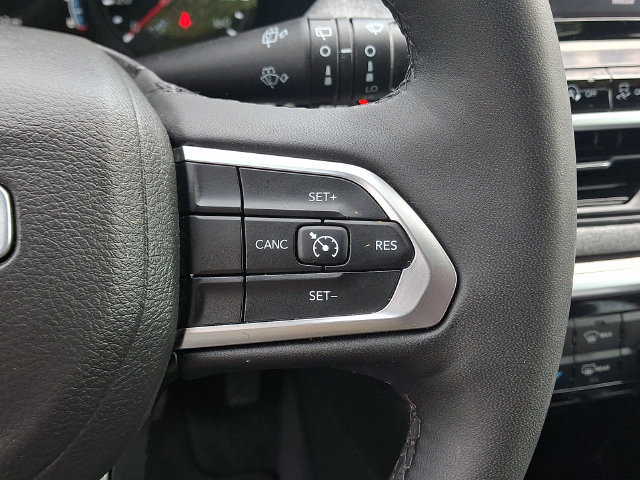 Used 2025 Jeep Compass Latitude AWD/4WD image 23