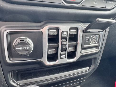 Used 2022 Jeep Gladiator Willys AWD/4WD image 22