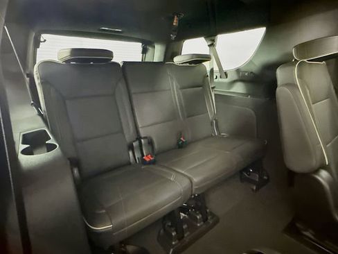 New 2025 Chevrolet Suburban Premier image 32