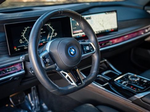 Used 2023 BMW i7 xDrive60 w/ Executive Package 2 image 31