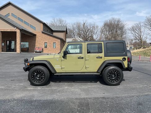 Used 2013 Jeep Wrangler Unlimited Sport image 2