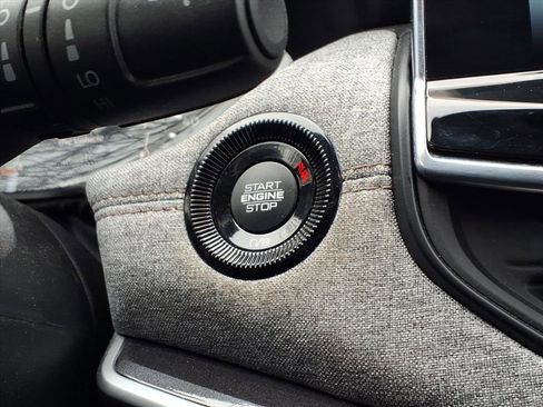 Used 2023 Jeep Compass Latitude image 17