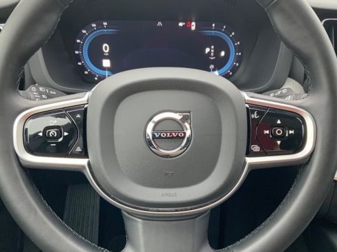 Used 2025 Volvo XC60 B5 Plus image 17