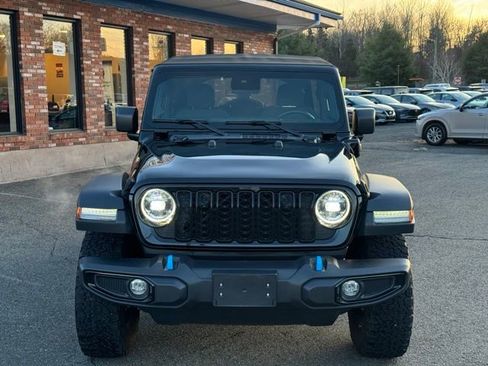 Used 2024 Jeep Wrangler Unlimited AWD/4WD image 2