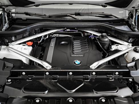 Used 2023 BMW X5 xDrive40i w/ M Sport Package image 38