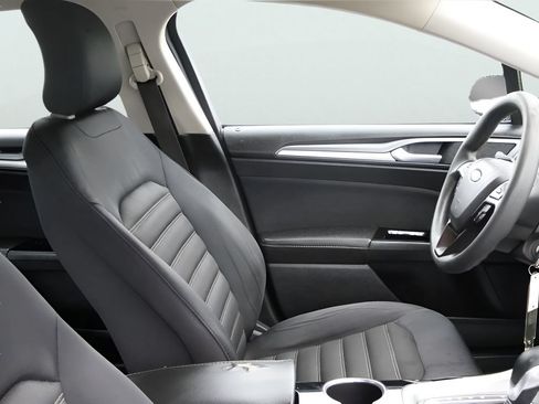 Used 2015 Ford Fusion SE FWD image 10