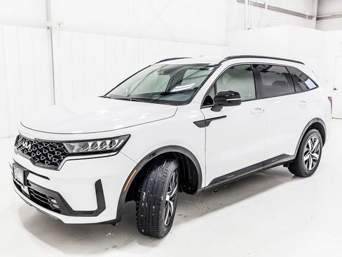 Used 2023 Kia Sorento EX image 2