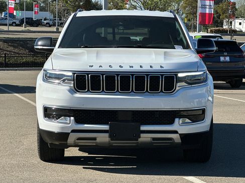 Used 2024 Jeep Wagoneer L Series II w/ Flexible Seating Group image 9