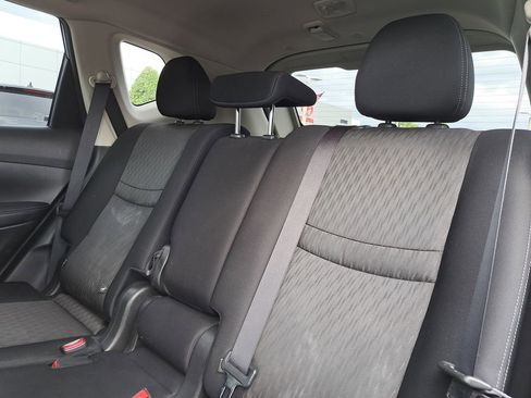 Used 2020 Nissan Rogue SV w/ Sun & Sound Touring Package image 9