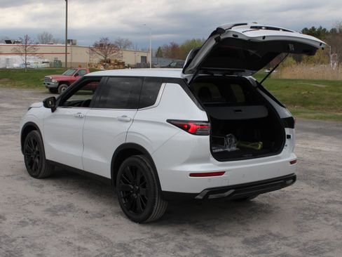New 2026 Mitsubishi Outlander LE AWD/4WD image 7