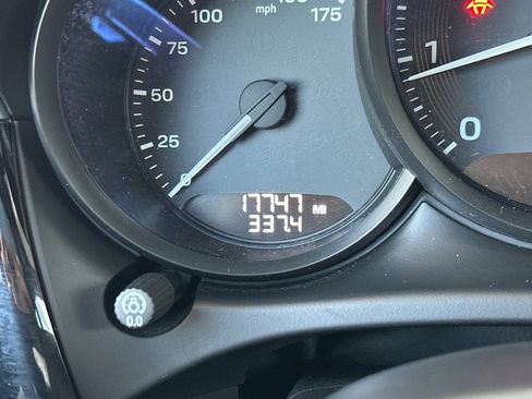Certified 2024 Porsche Macan AWD/4WD image 26
