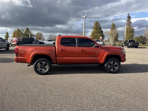 Used 2018 Toyota Tacoma TRD Sport image 2