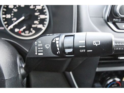 Used 2023 Nissan Rogue SV FWD image 17