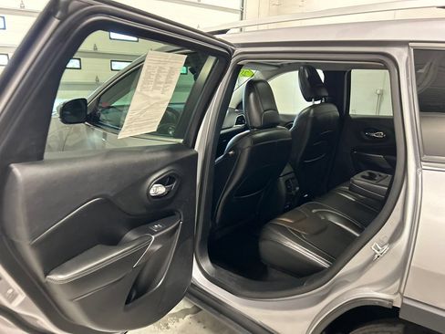 Used 2020 Jeep Cherokee Limited w/ Trailer Tow Group AWD/4WD image 32