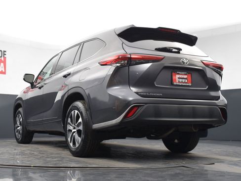 Used 2022 Toyota Highlander XLE image 31