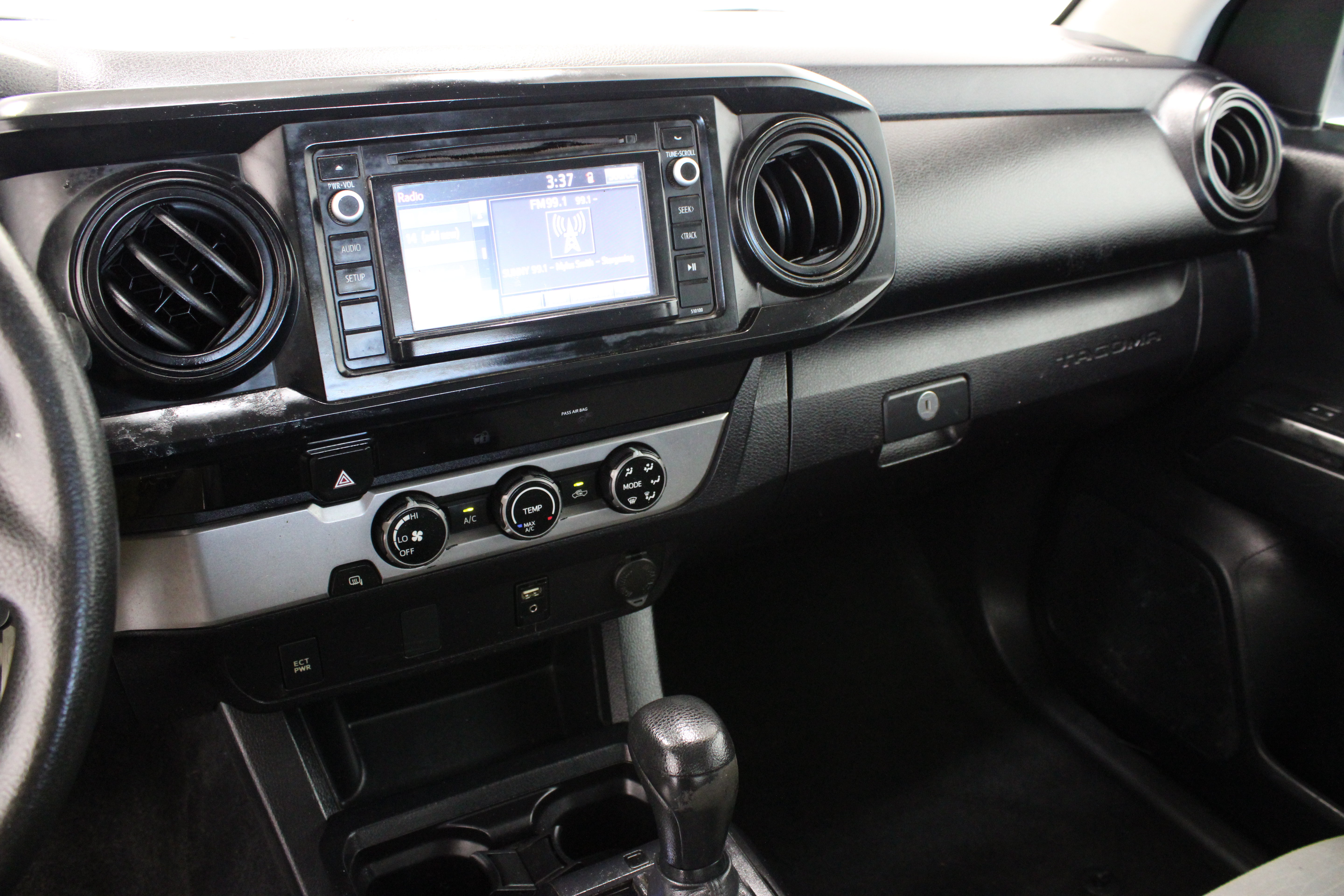 Used 2018 Toyota Tacoma SR RWD image 16
