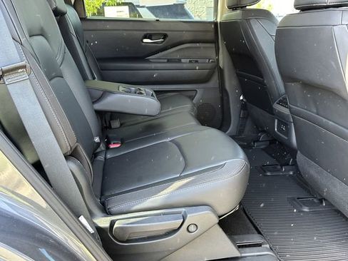 Certified 2025 Nissan Pathfinder SL AWD/4WD image 17