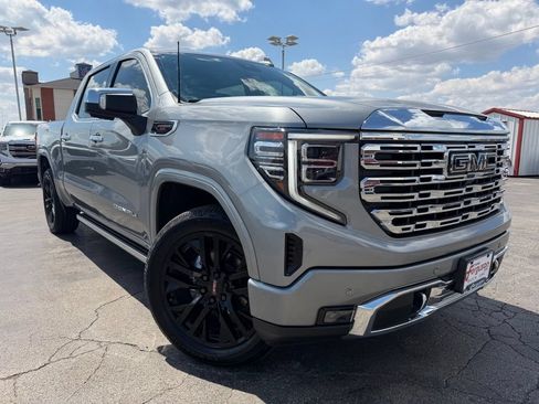 Used 2023 GMC Sierra 1500 Denali w/ Denali Carbonpro Edition AWD/4WD image 2