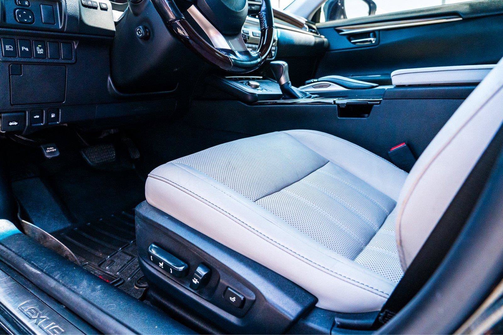 Used 2017 Lexus ES 300h w/ Luxury Package FWD image 10