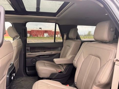 Used 2019 Ford Expedition Limited w/ Equipment Group 302A AWD/4WD image 34