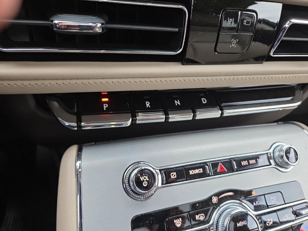Used 2024 Lincoln Aviator AWD w/ Premium Package image 20