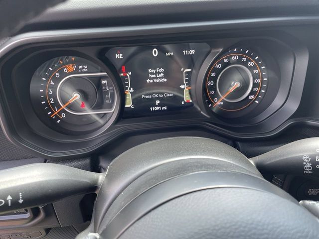 Used 2025 Jeep Wrangler Unlimited Rubicon AWD/4WD image 12
