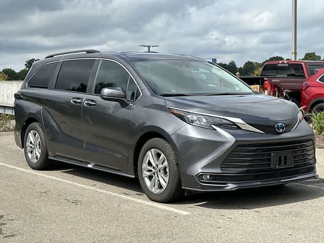 Used 2025 Toyota Sienna XLE w/ XLE Plus Package AWD/4WD image 21