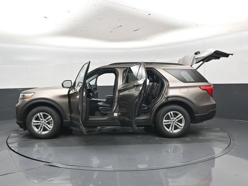 Used 2021 Ford Explorer XLT w/ Equipment Group 202A AWD/4WD image 58