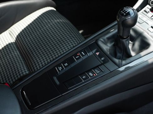 Used 2018 Porsche 911 GT3 RWD image 18