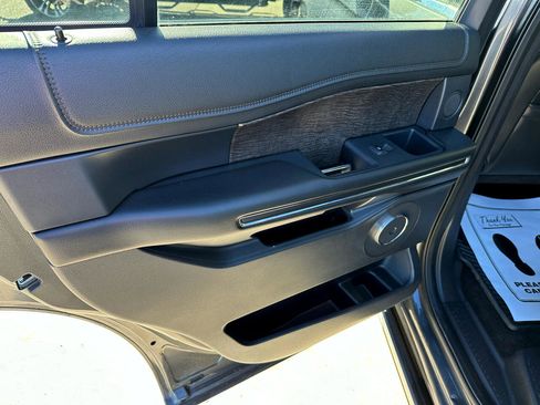 Used 2018 Ford Expedition Limited image 13