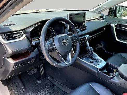 Used 2020 Toyota RAV4 Limited w/ Limited Grade Weather Package AWD/4WD image 18