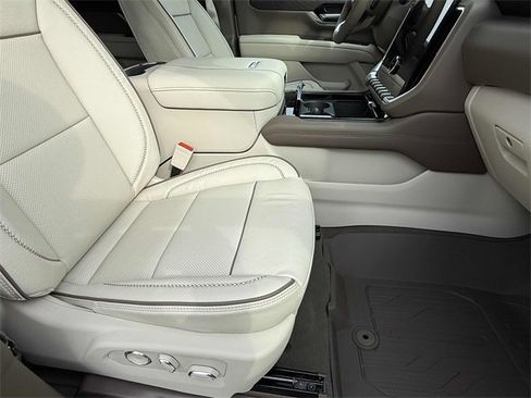 New 2026 GMC Yukon XL Denali w/ Denali Reserve Package image 4