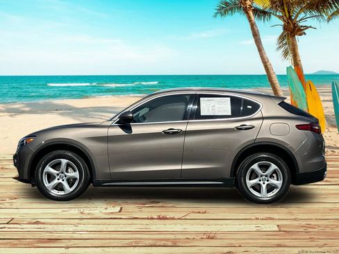 Used 2019 Alfa Romeo Stelvio Base image 3