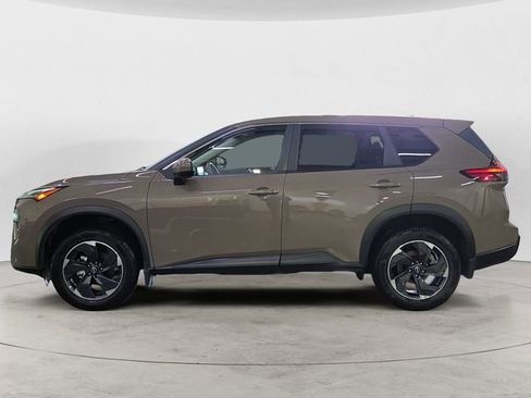 Used 2024 Nissan Rogue SV AWD/4WD image 2
