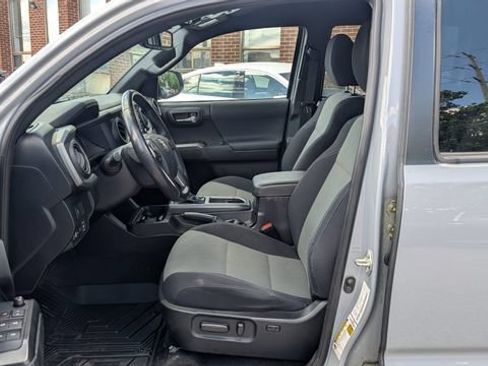 Used 2020 Toyota Tacoma TRD Off-Road AWD/4WD image 2