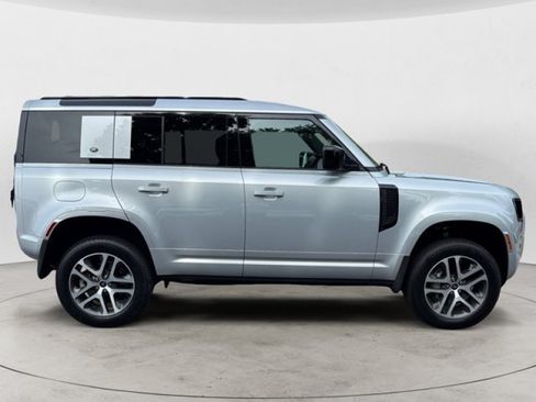 Certified 2022 Land Rover Defender 110 XS Edition AWD/4WD image 3