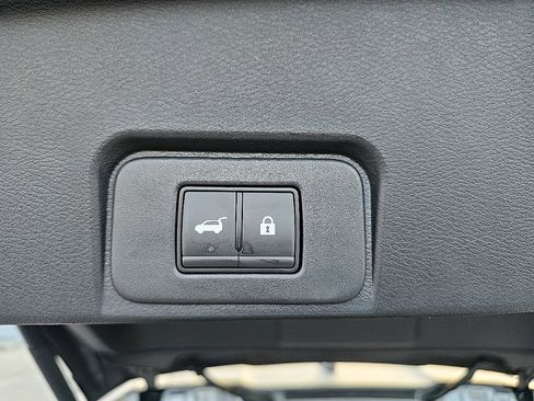 Used 2026 Nissan Rogue SV FWD image 13