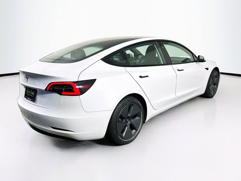 Used 2021 Tesla Model 3 Standard Range Plus image 9