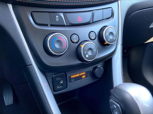 Certified 2022 Chevrolet Trax LT w/ Sport Edition image 64