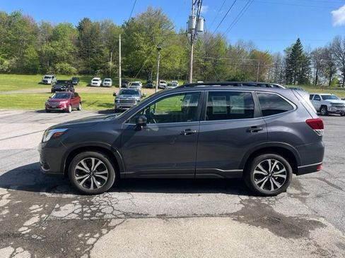 Used 2022 Subaru Forester Limited AWD/4WD image 9