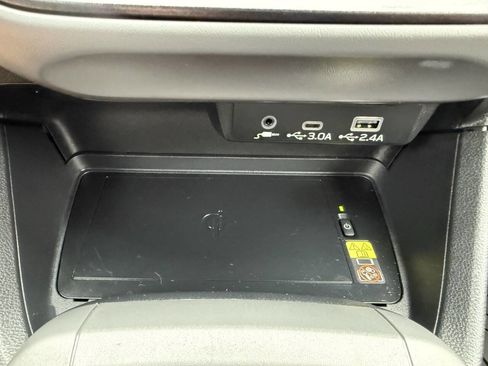 Used 2025 Subaru Crosstrek 2.5i Limited w/ Crosstrek Mirror Package image 35