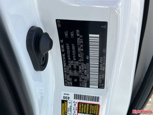 Certified 2025 Toyota Sienna LE FWD image 33