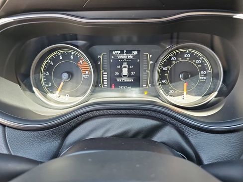 Used 2020 Jeep Cherokee Latitude Plus AWD/4WD image 10