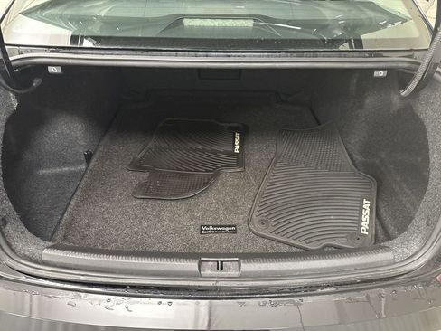 Used 2017 Volkswagen Passat 1.8T SEL Premium FWD image 27