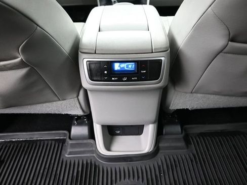 Certified 2019 Toyota Highlander XLE image 22